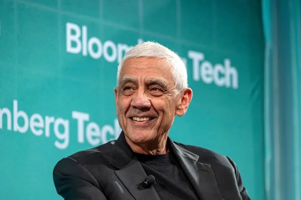 科斯拉风险投资公司 (Khosla Ventures) 创始人维诺德·科斯拉 (Vinod Khosla) 在旧金山举行的彭博科技峰会上。摄影师:David Paul Morris/Bloomberg 科斯拉风险投资公司 (Khosla Ventures) 创始人维诺德·科斯拉 (Vinod Khosla) 在旧金山举行的彭博科技峰会上。摄影师:David Paul Morris/Bloomberg